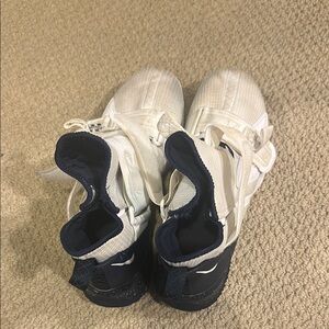 Men’s basketball White and Black Sneakers